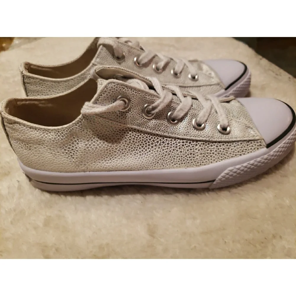 Airwalk‎ Sneakers Women's Size 7 Iridescent Silver Lace Up Low Top Flat
